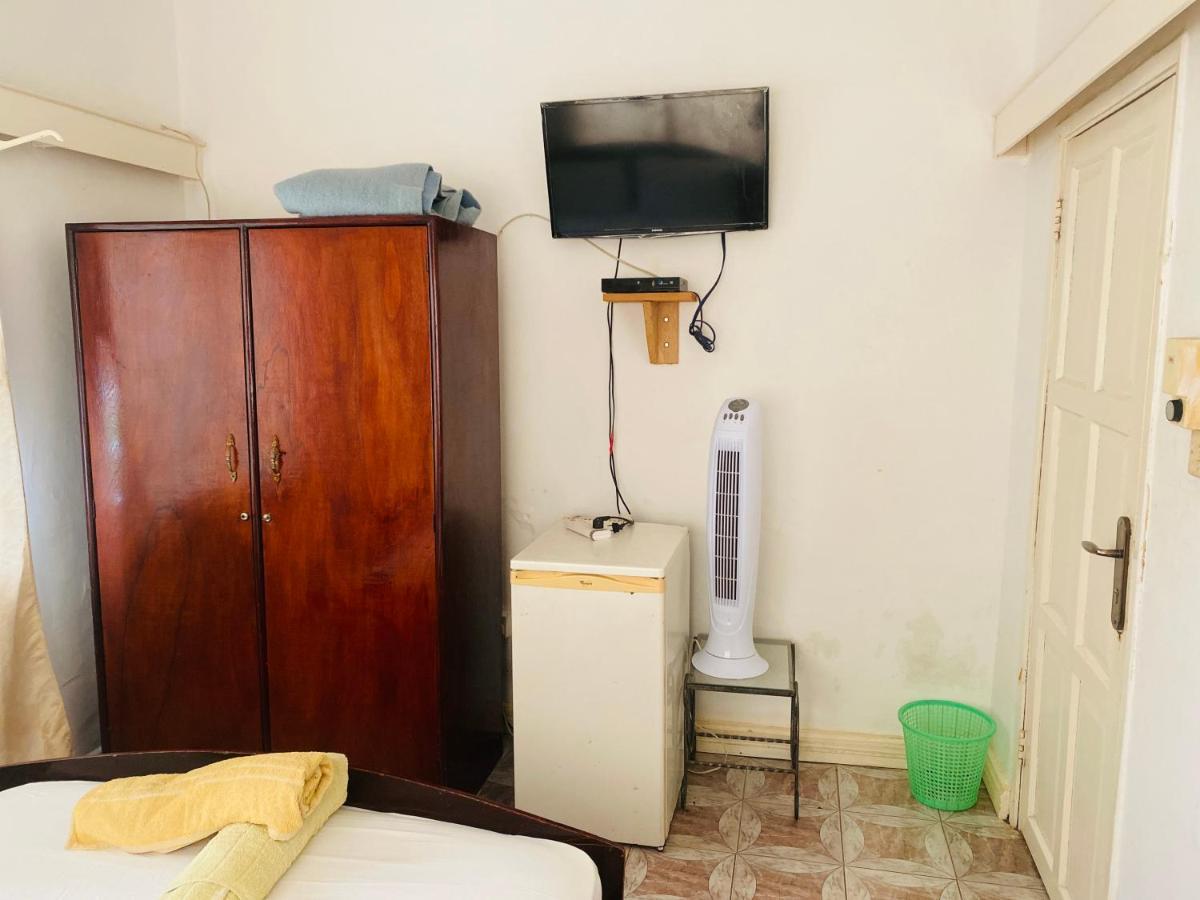 One World Village Guesthouse Bakau 외부 사진