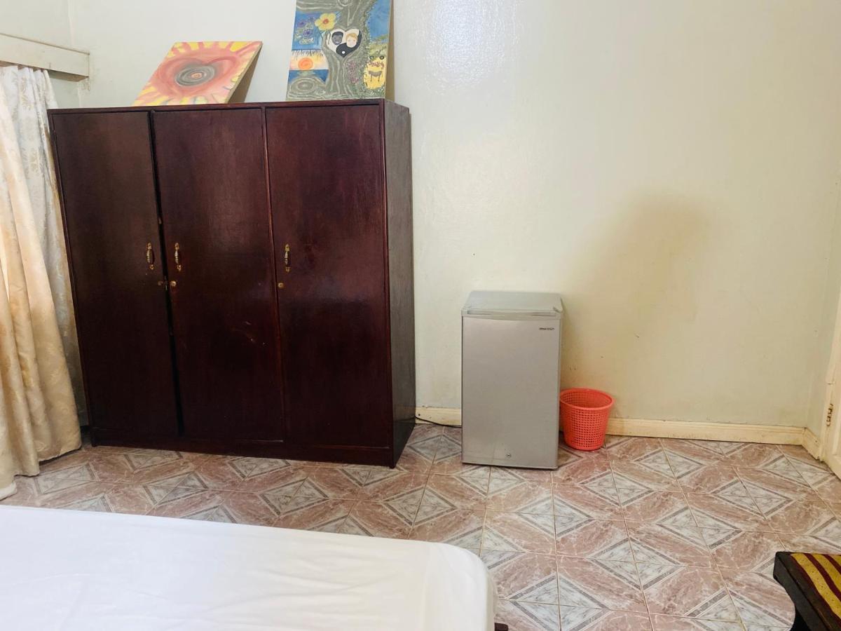 One World Village Guesthouse Bakau 외부 사진