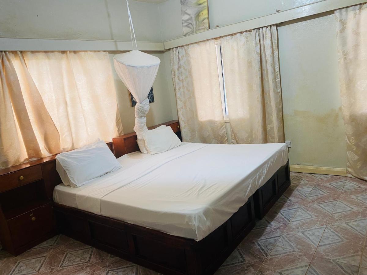 One World Village Guesthouse Bakau 외부 사진