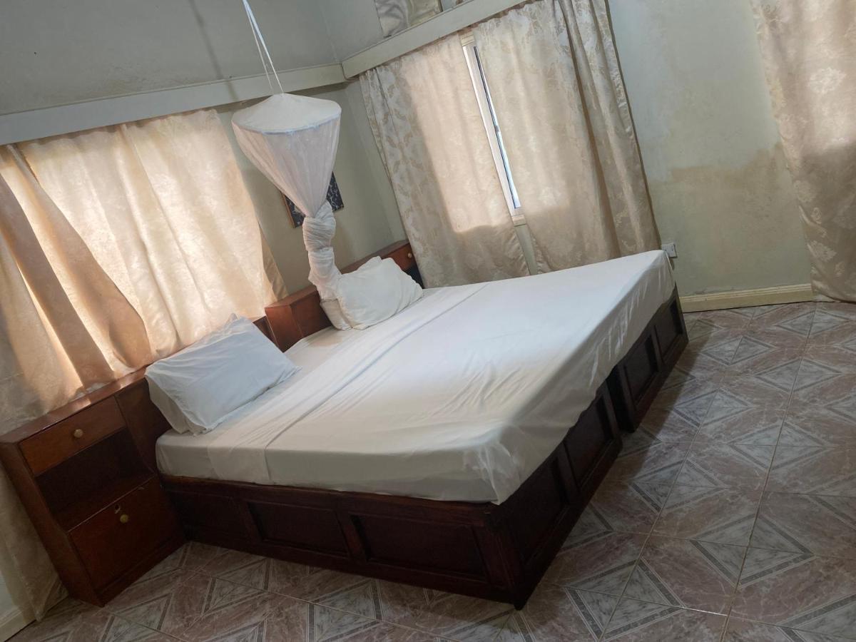 One World Village Guesthouse Bakau 외부 사진