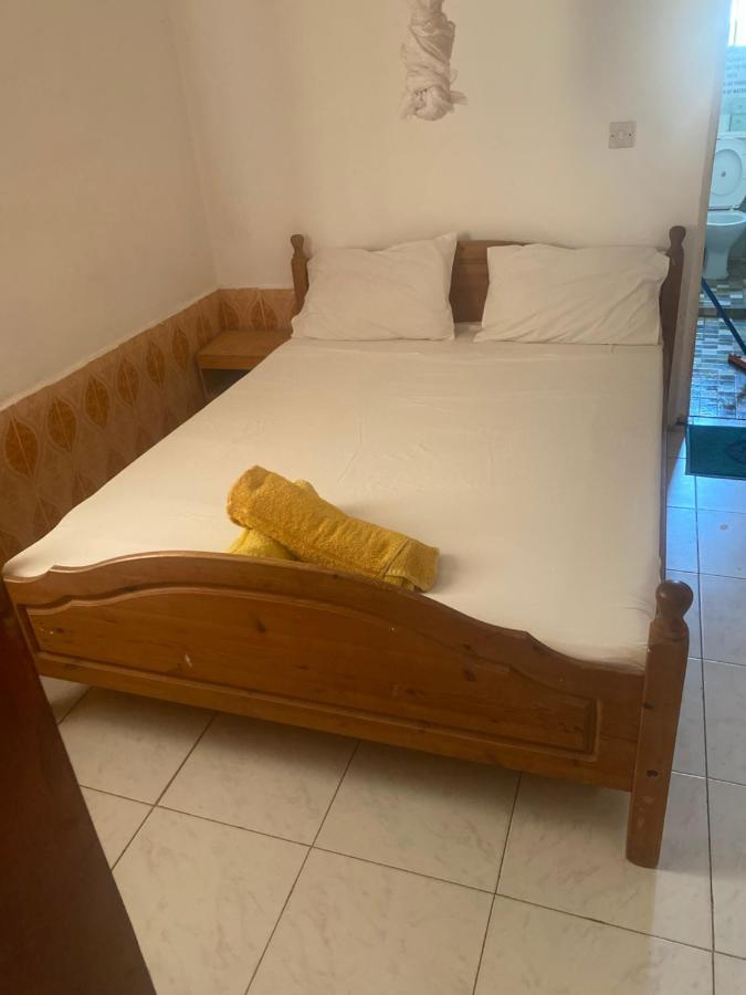 One World Village Guesthouse Bakau 외부 사진