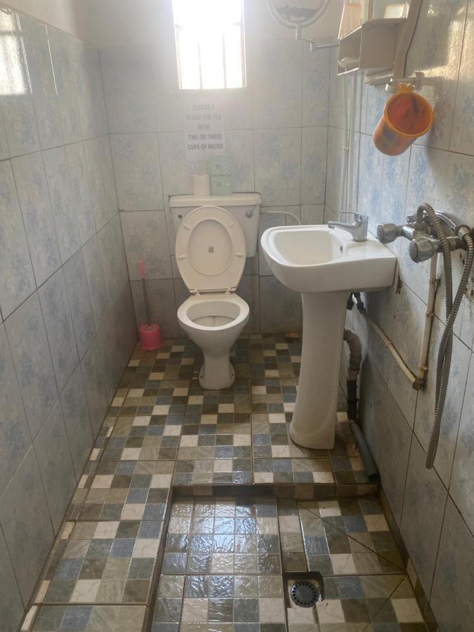 One World Village Guesthouse Bakau 외부 사진