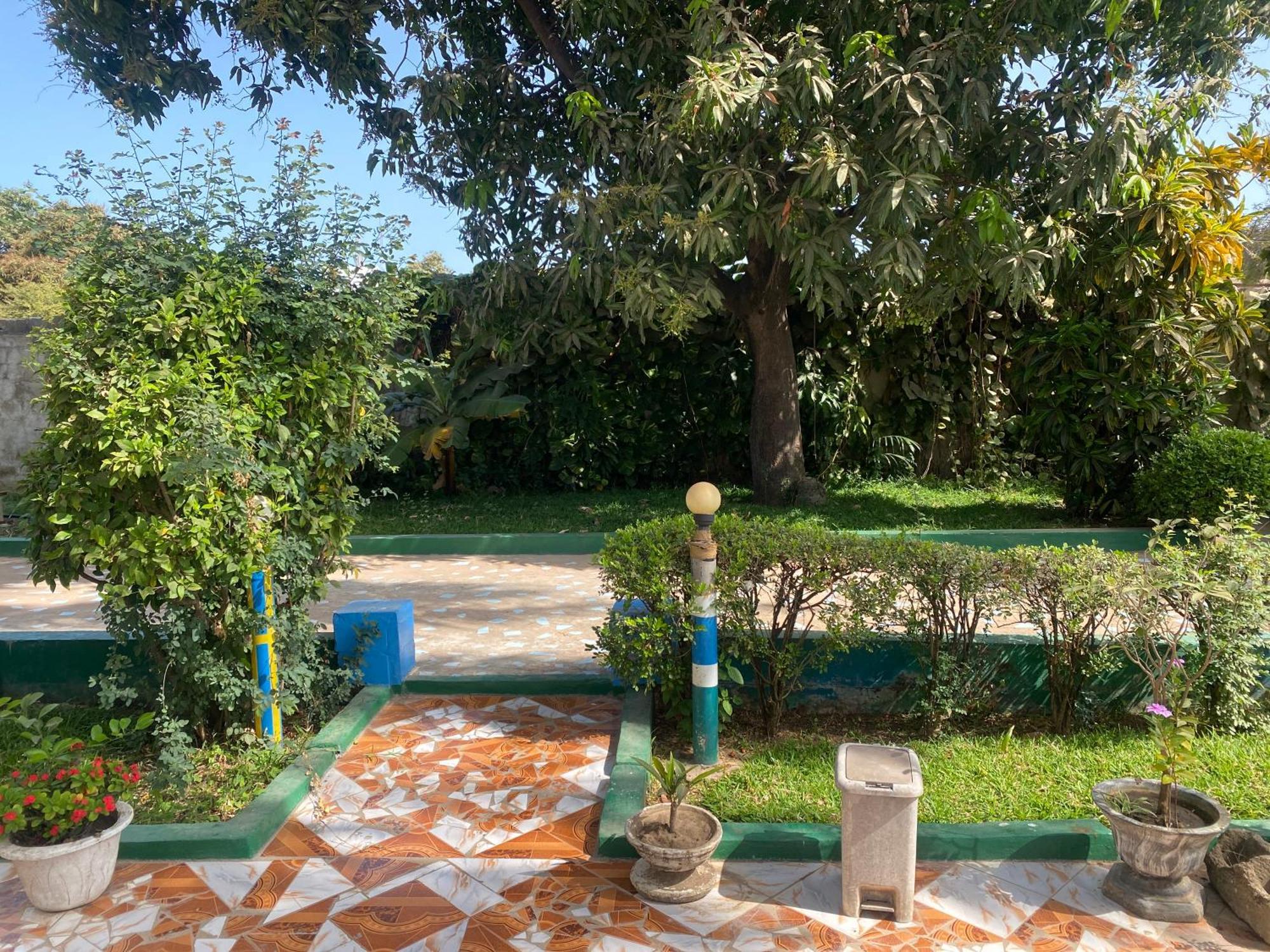 One World Village Guesthouse Bakau 외부 사진