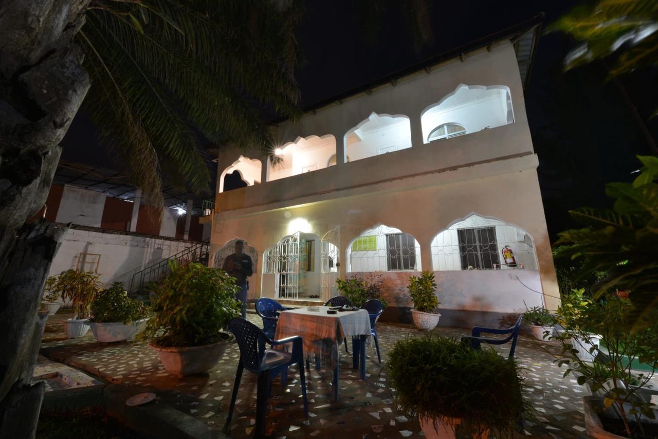 One World Village Guesthouse Bakau 외부 사진